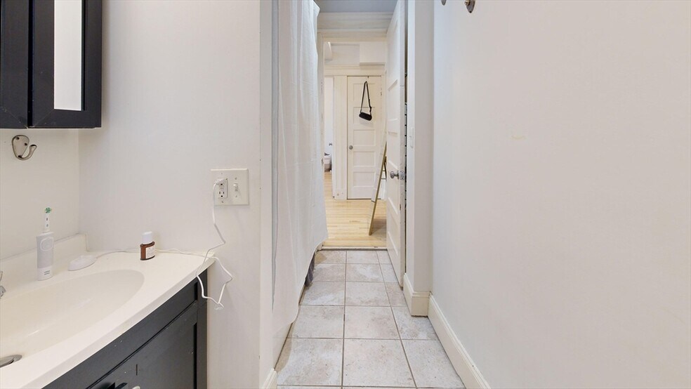 Building Photo - 116 Riverway