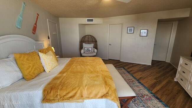 Building Photo - 3580 S Ocean Shore Blvd