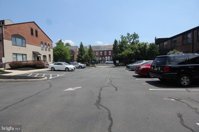 Building Photo - 20 Swan St