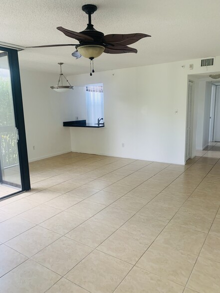 Building Photo - 820 Lavers Cir
