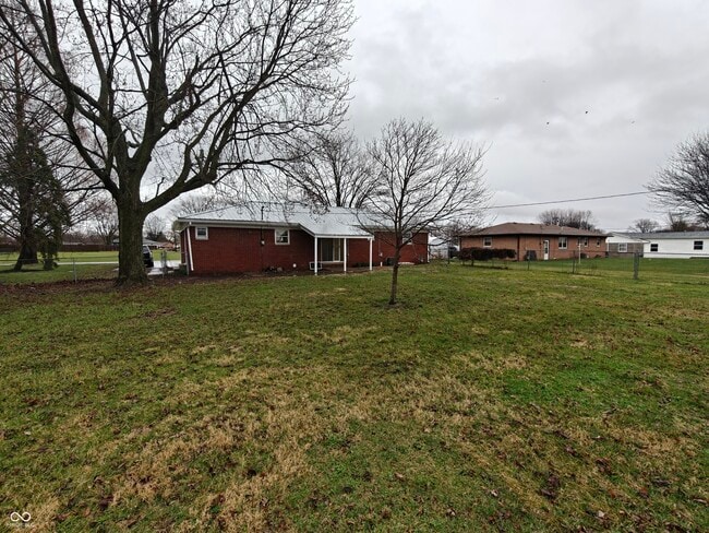 Building Photo - 2183 S Fairview Dr