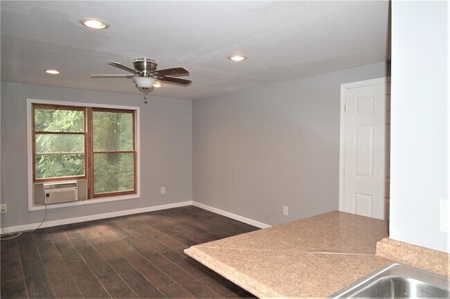 Building Photo - 2054 E Roxboro Rd NE