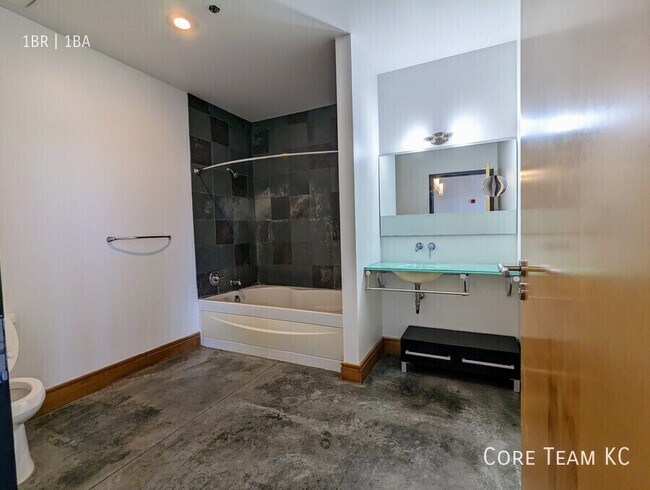 Building Photo - 382 W 22nd St