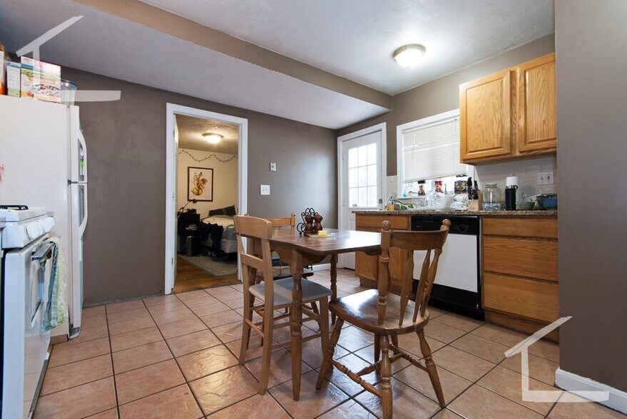 Building Photo - 86 Linden St