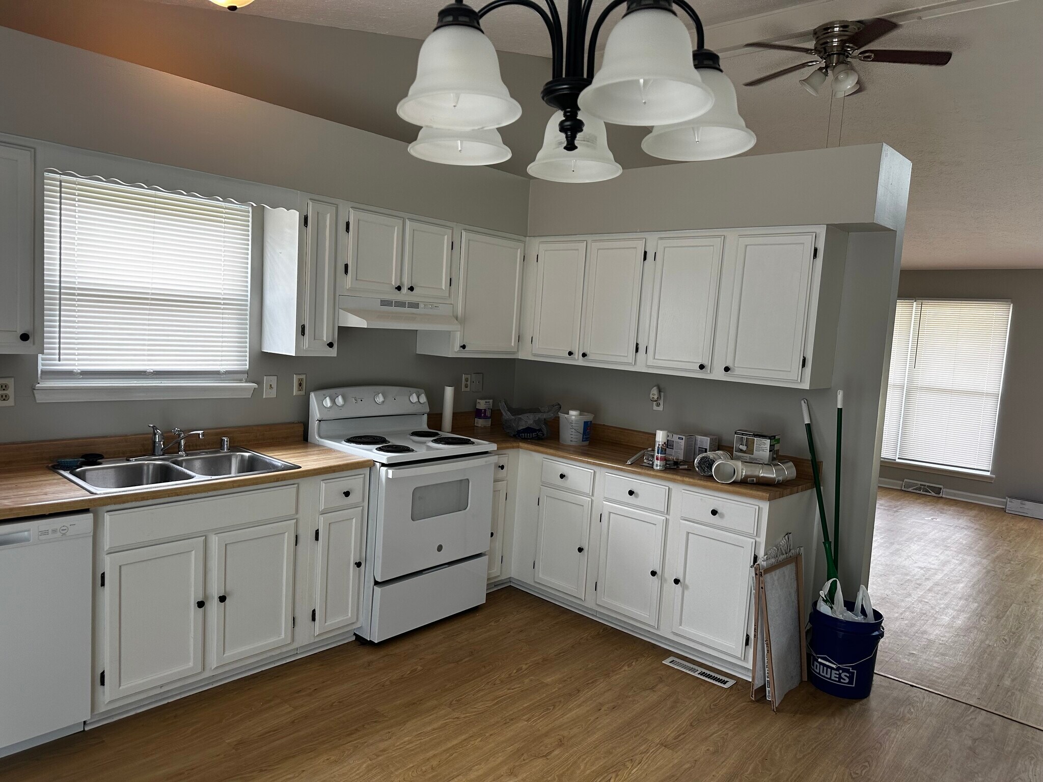 Building Photo - 3755 Chamberlain Ct