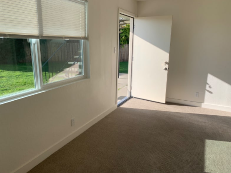 Building Photo - 1308 Elgin St