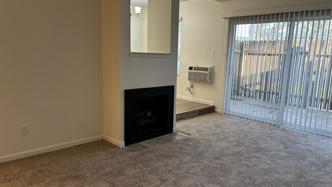 Building Photo - Spacious 2 bed/2 bath condo in Concord