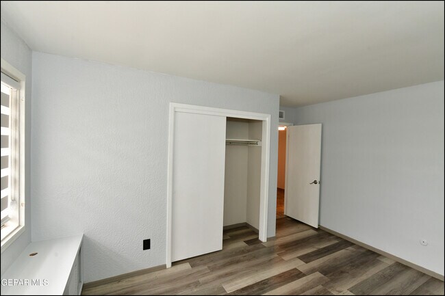 Building Photo - 5900 Mira Hermosa Dr