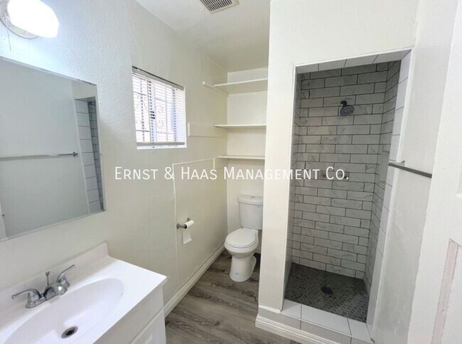 Building Photo - Wonderful Apartment Located in the Heart o...