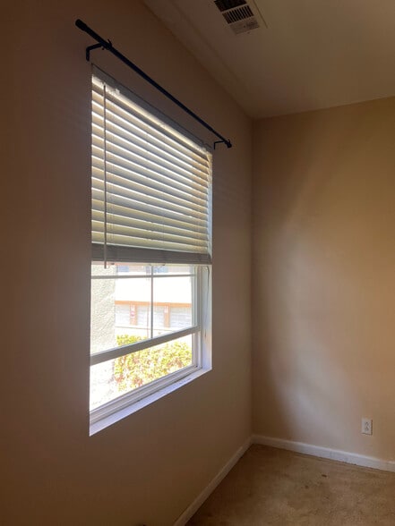 Building Photo - 10416 Via Cara