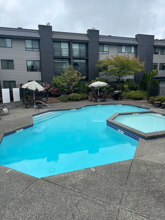 Building Photo - 2-bedroom, 2-bath Condo in Northgate. 2 pa...