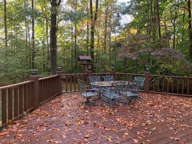 Building Photo - Fabulous 4BR 2.5BA Home on 1.25 Acres