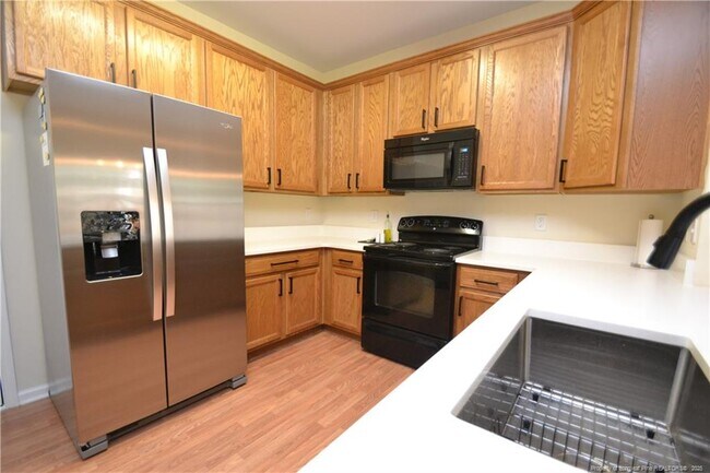 Building Photo - 3115 Manhasset Ln