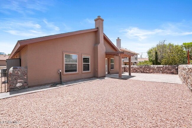 Building Photo - 6753 Parque Del Sol Dr