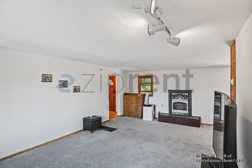 Building Photo - 17985 Helen Way