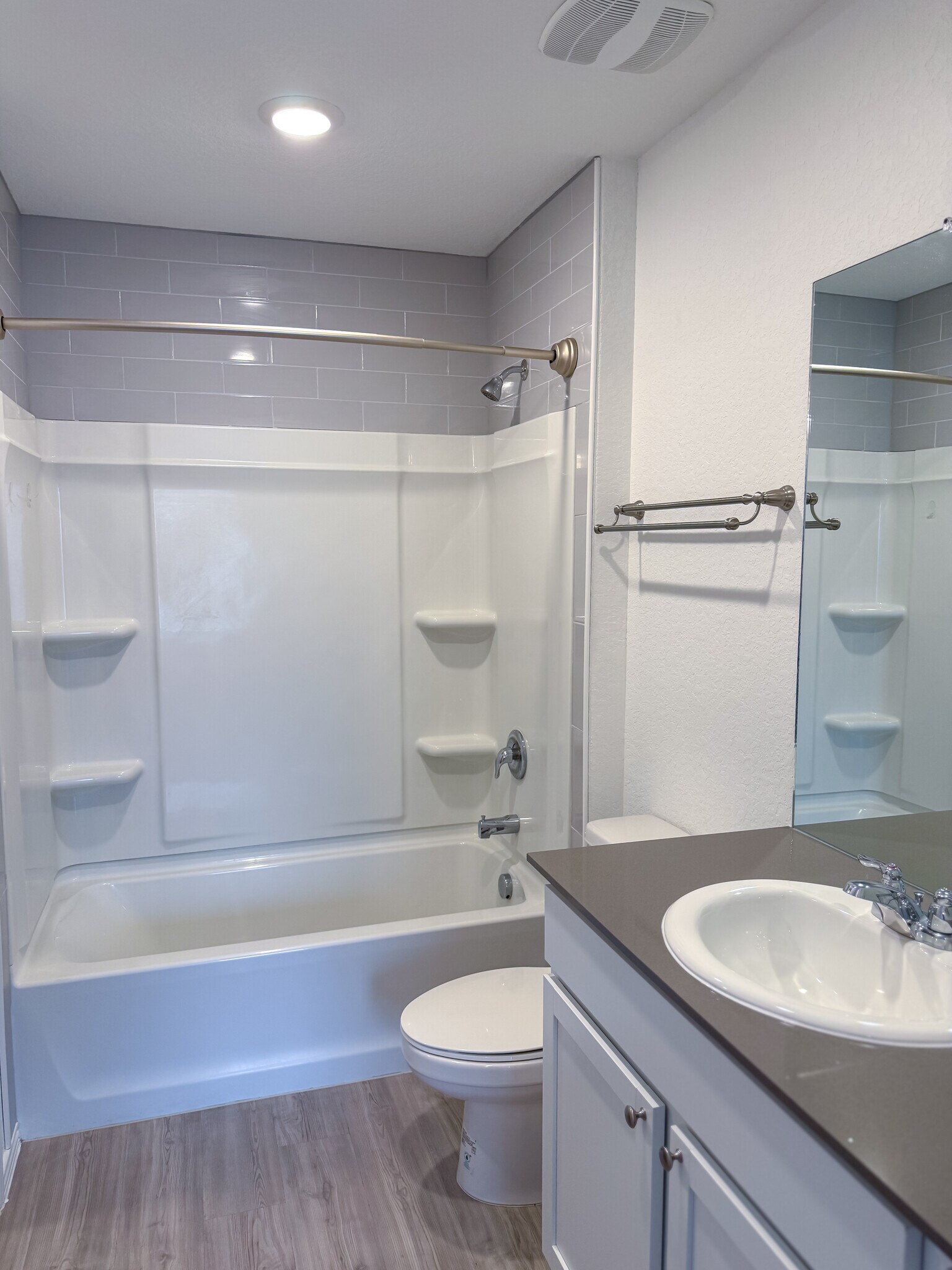 Building Photo - 1427 Laima Curv