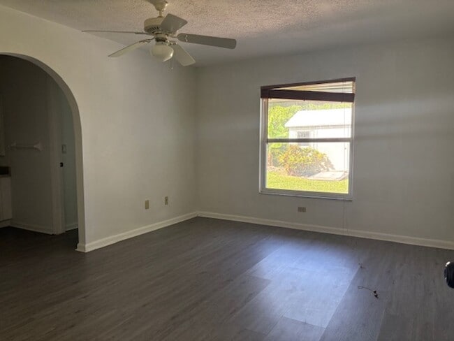 Building Photo - Charming 2-Bedroom Home in Prime Cape Cora...