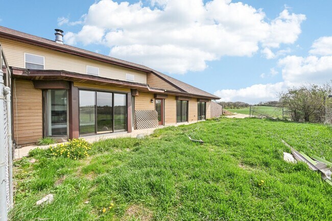 Building Photo - 1406 Busse Rd