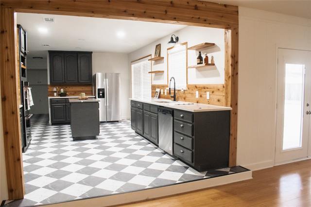 Building Photo - 2808 Peachtree Ln