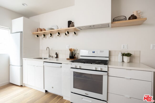 Building Photo - 1946-1944 Preston Ave