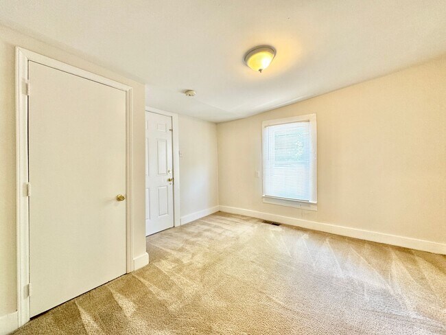 Building Photo - Charming 2-bedroom, 1-bath home in Greensboro