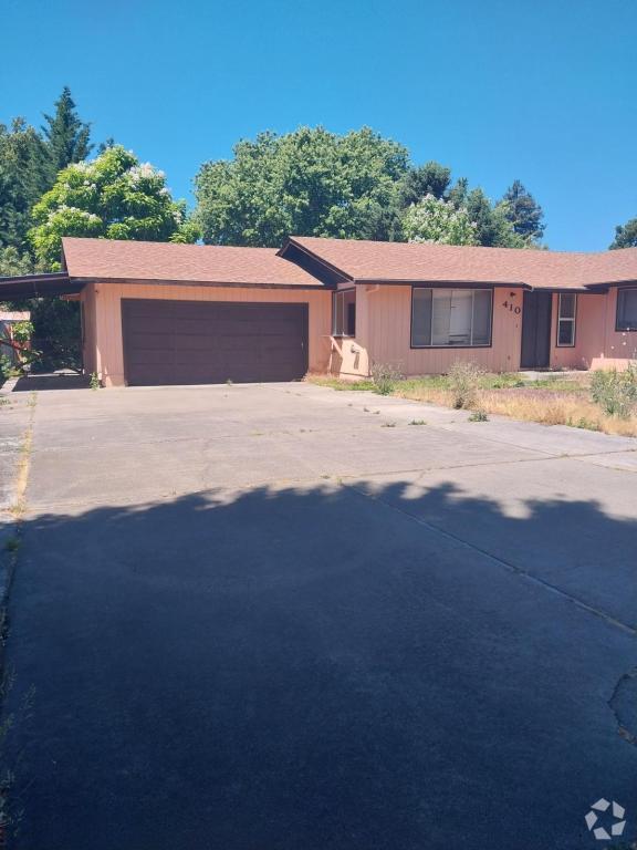 Building Photo - 410 NE Candy Ln