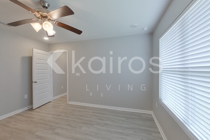 Building Photo - 121 Metalmark Dr