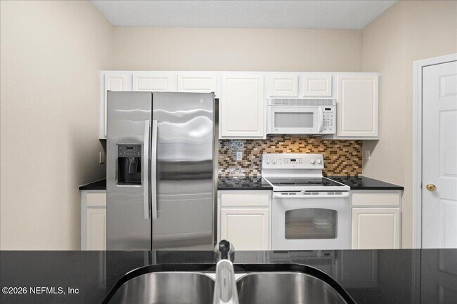 Building Photo - 10550 Baymeadows Rd