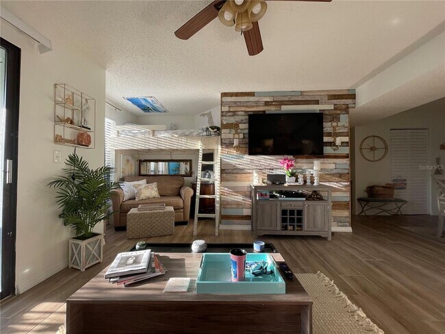 Building Photo - 455 Alt 19