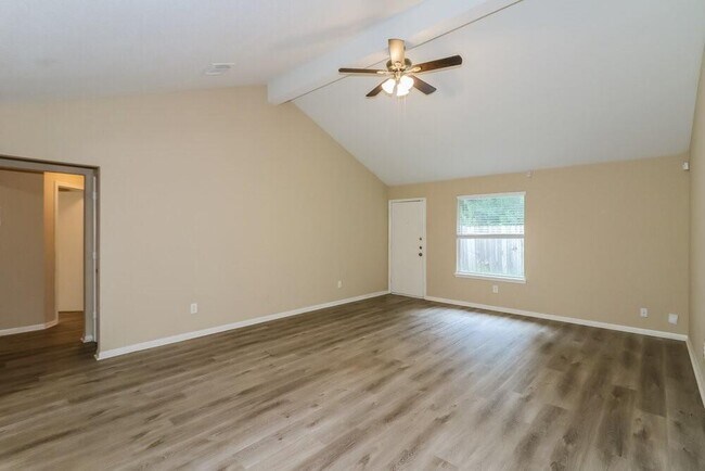 Building Photo - 10902 Ivy Park