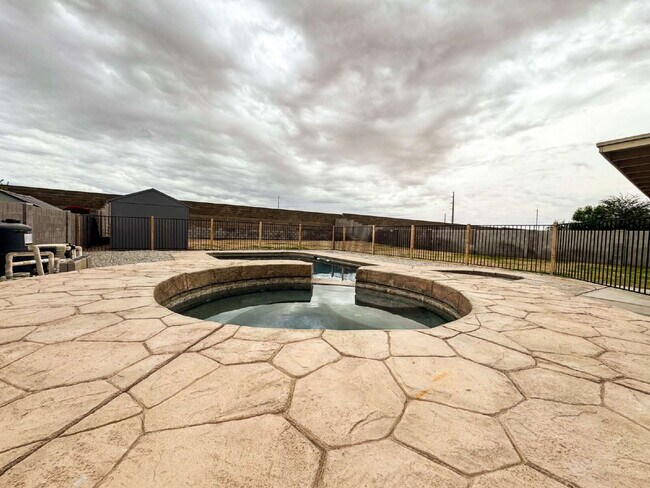 Building Photo - "Charming 4-Bedroom, 2 Bathroom Pool Home in Ocotillo!" HALF OFF FIRST MONTH'S RENT IF A LEASE IS...