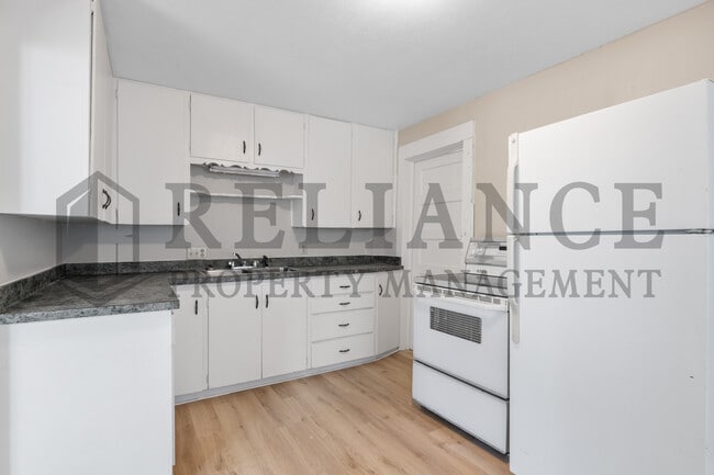 Building Photo - 1934 N Burns Ave