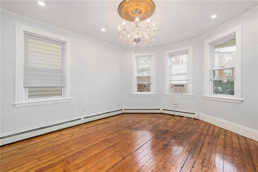 Building Photo - 5 Solar St