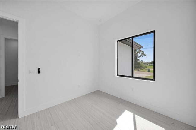 Building Photo - 3423 NE 13th Ave