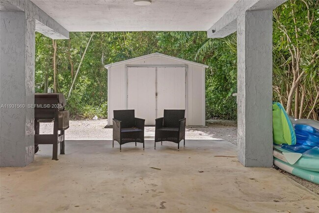 Building Photo - 139 N Bay Harbor Dr