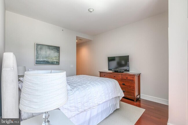 Building Photo - 1414 S Penn Square