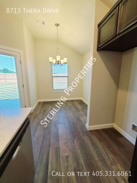 Building Photo - 8713 Thera Dr
