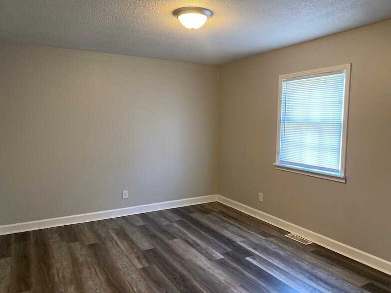 Building Photo - 1608 Hollywood Dr