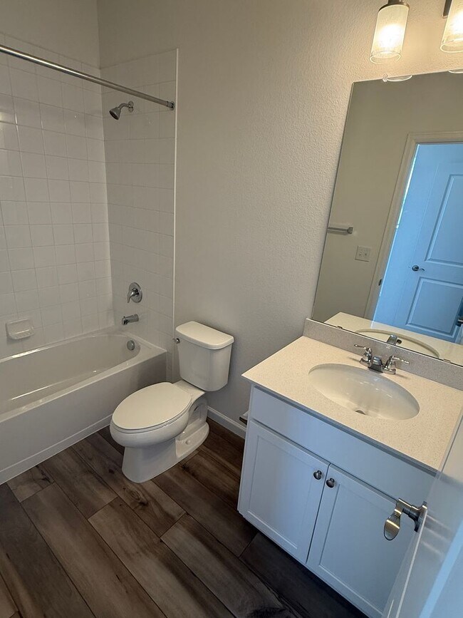 Building Photo - BRAND NEW 3 bedroom townhome in Castle Pines!