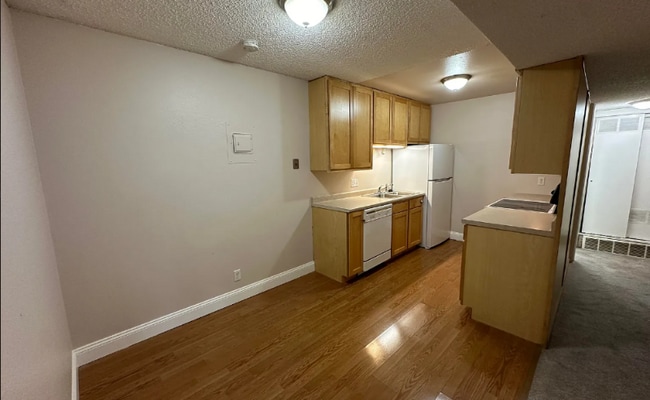 Building Photo - 1606 Cottonwood Dr