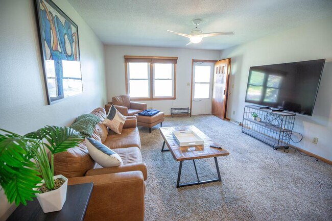 Primary Photo - 202 NW Sharmin Dr