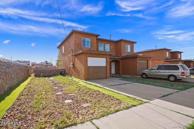 Building Photo - 7908 Mt Latona Dr