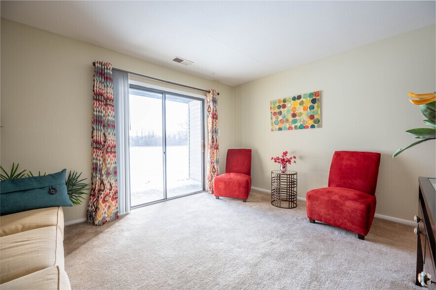 1-Bed, 1-Bath, 675 Square Feet Unit. Living Room - Woodbrook