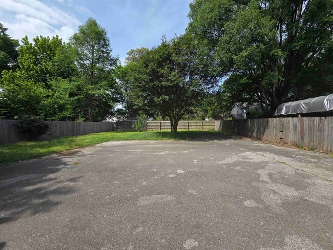 Building Photo - 2106 Harbert Ave