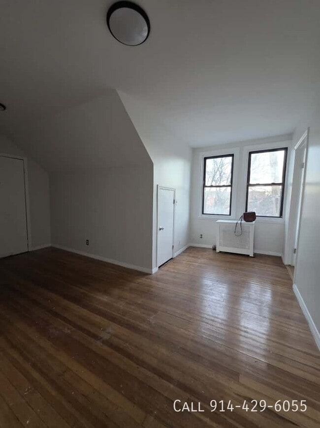 Building Photo - 4 Elm St