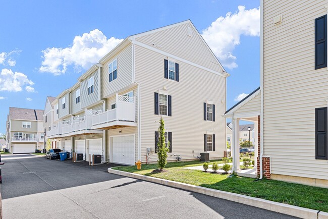 Building Photo - 659 McComb Pl