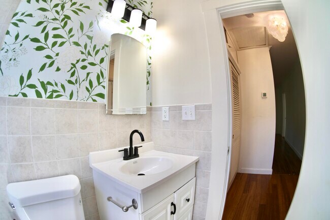 Building Photo - 620 Winters St