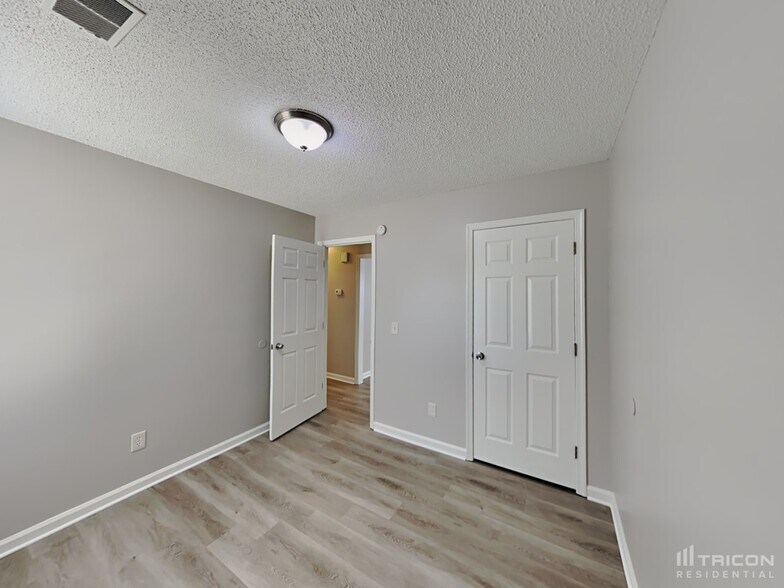 Building Photo - 13 Sutters Mill Ct
