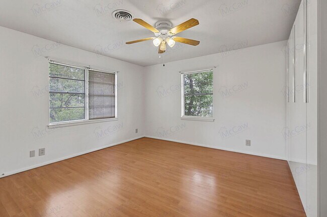 Building Photo - 1618 University Dr