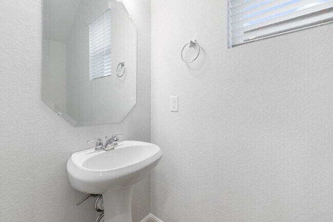 Building Photo - 303 Elm Br Trl